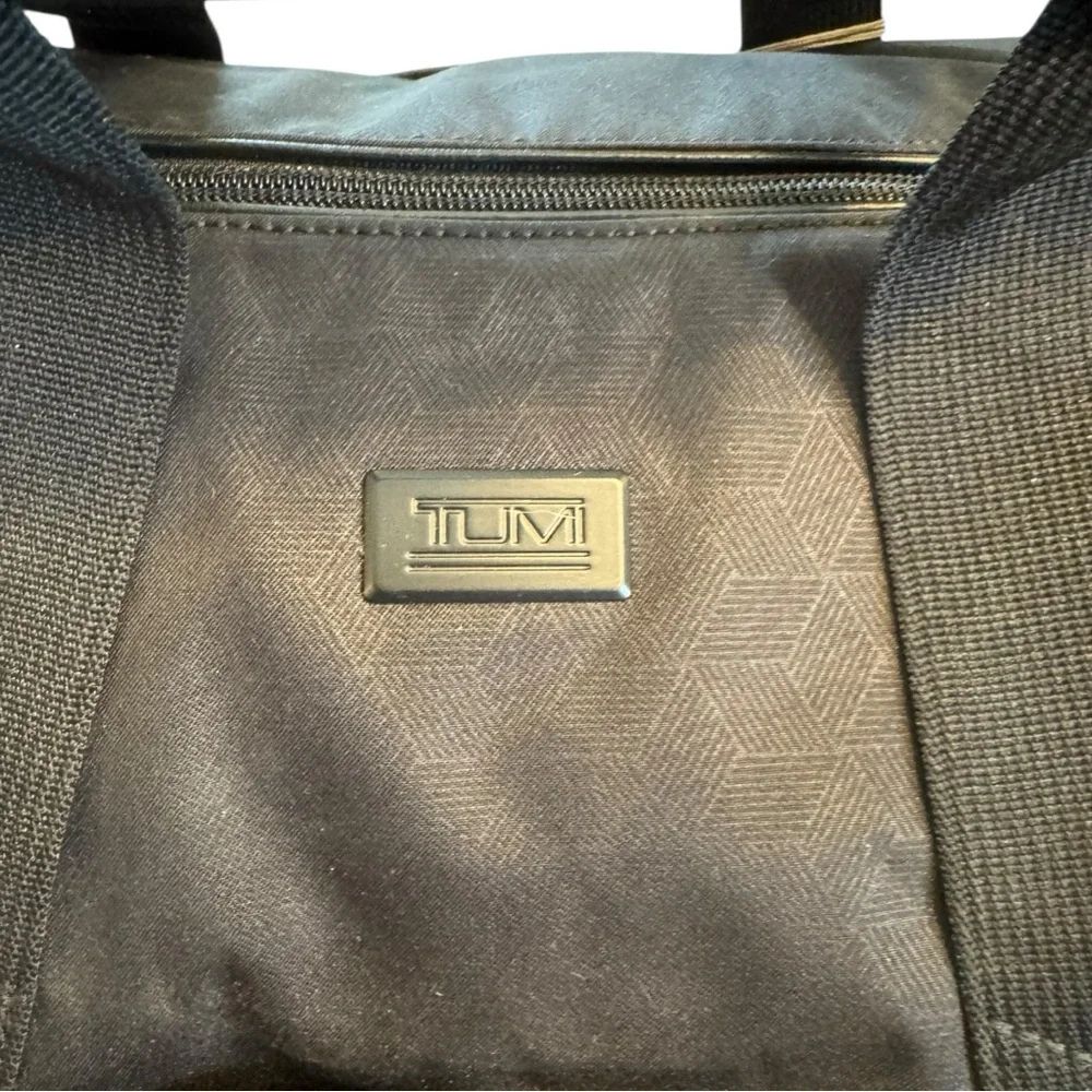 Tumi Sonoma Day Duffel Bag in Black New